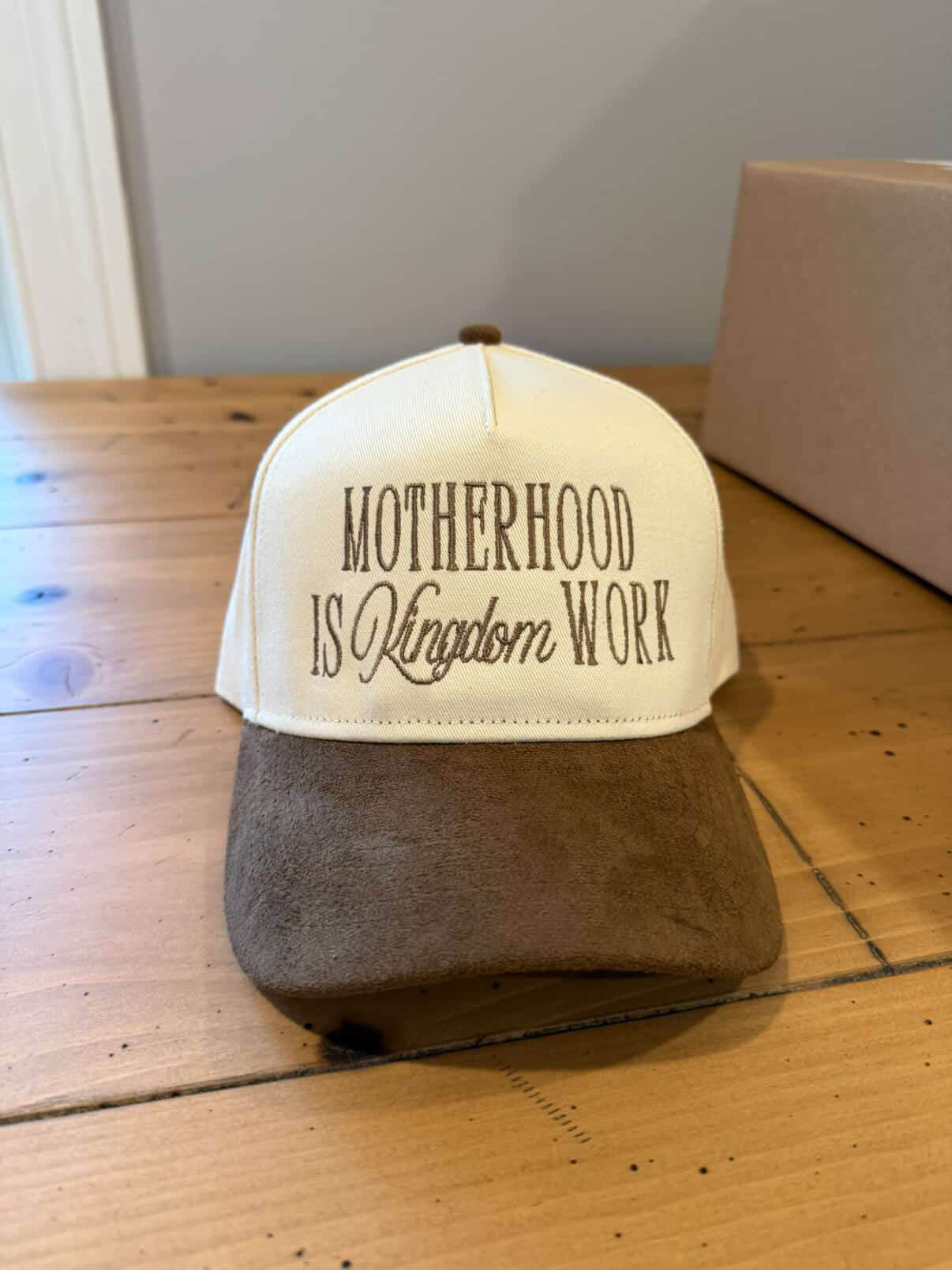 **PRE-ORDER**MOTHERHOOD IS KINGDOM WORK TRUCKER (brown suede)